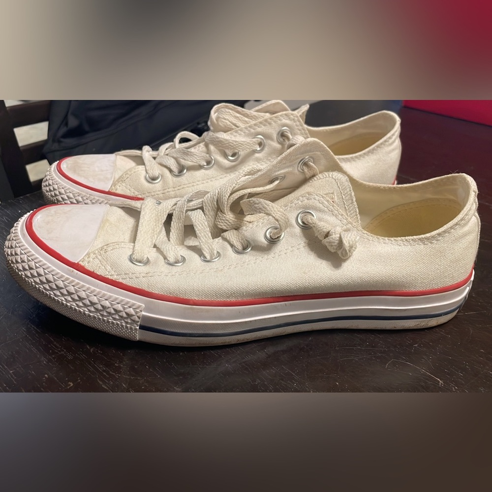 Women’s Converse - Size 8